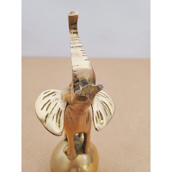 1970s Brass Circus Elephant on Ball Statuette / Figurine, Vintage 70s Metal Home - Picture 9 of 10
